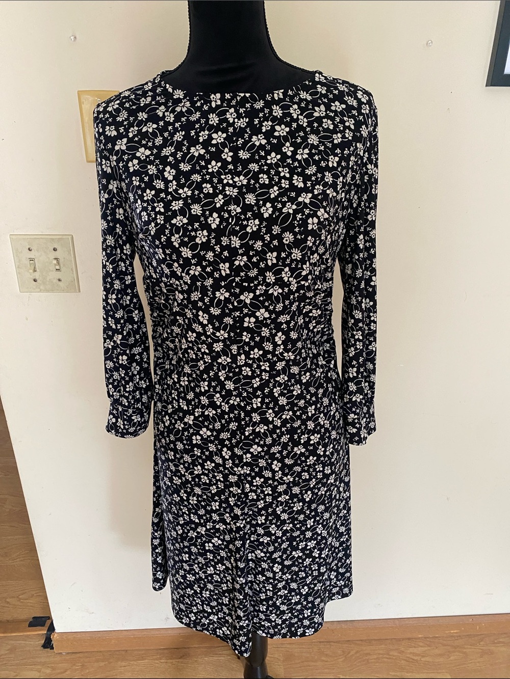 Chaps Black & White Ditsy Floral Long Sleeve A-line Midi Dress - Size Medium
